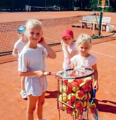 Kindjes op het tennisveld