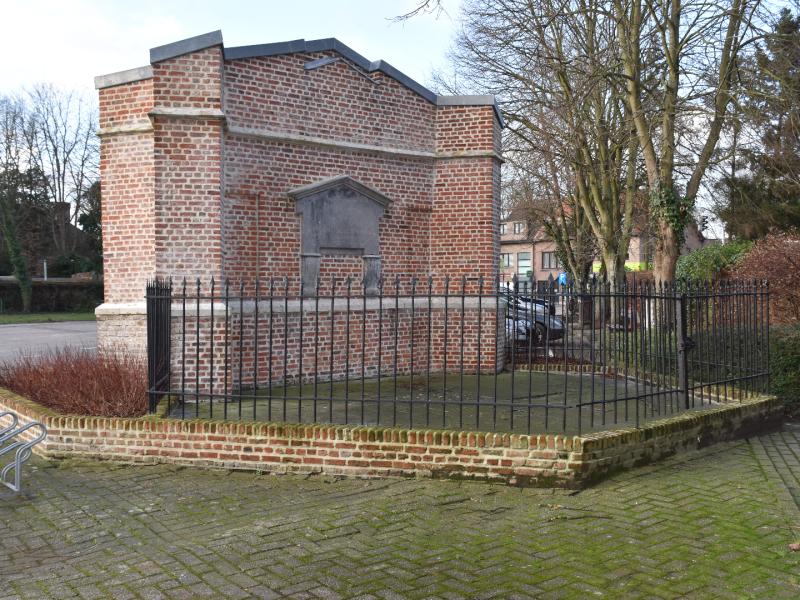 Beeld kerkhof Sint-Guibertus