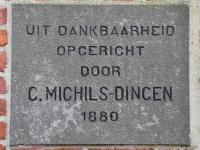 Steen met opschrift uit dankbaarheid opgericht door C. Micils-Dincen 1880